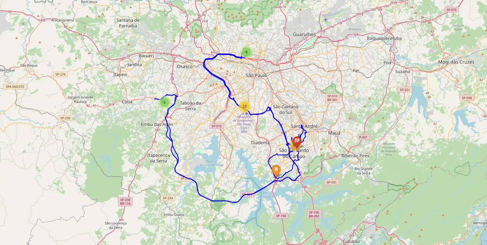 Mapa com as paradas agrupadas em clusters