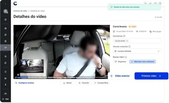 Seção Revisar vídeo em Detalhes do vídeo com os botões Dispensar e Marcar como relevante, exibindo a confirmação de revisão salva