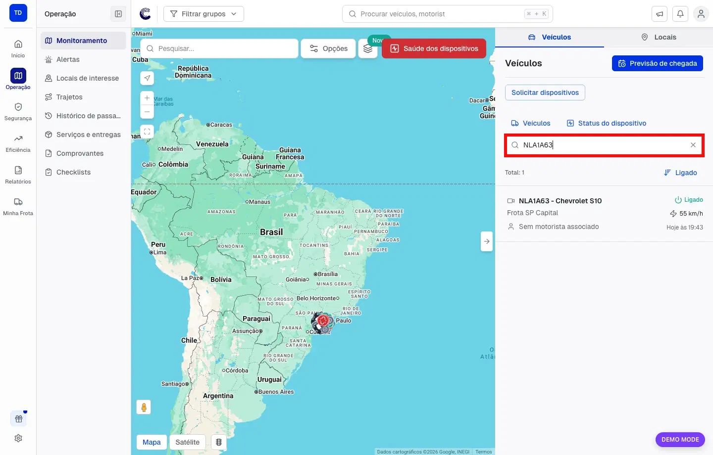 Busca lateral do Mapa de monitoramento destacando um veículo filtrado por placa
