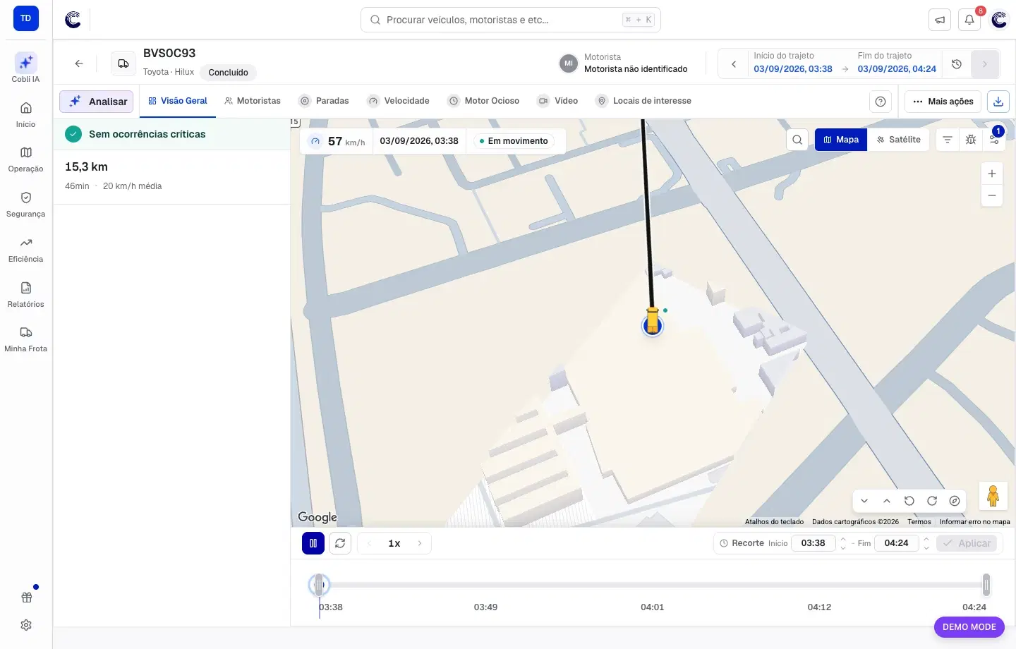 Trajeto Replay em reprodução, com veículo no mapa, linha do tempo e botão de pausa ativo