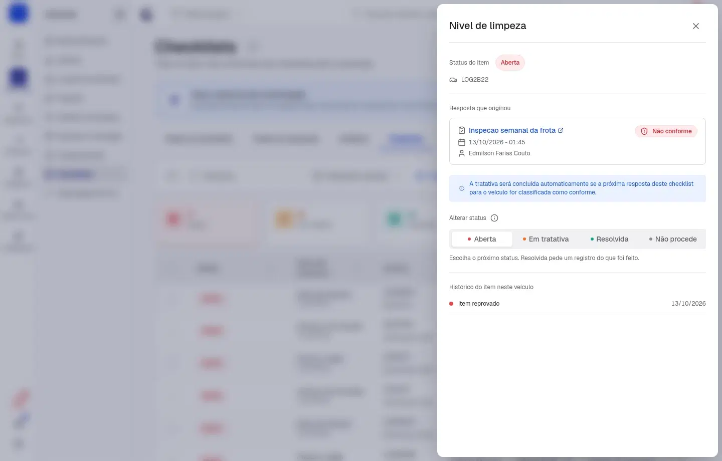 Painel de detalhe de uma tratativa com status, resposta que originou, seletor Alterar status e histórico