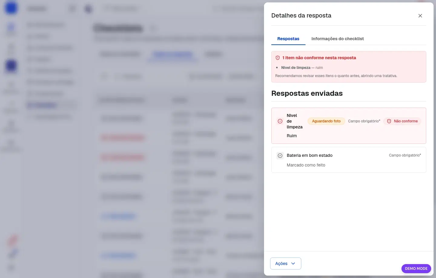 Painel Detalhes da resposta com o aviso de item não conforme, a tag Não conforme e o chip Aguardando foto