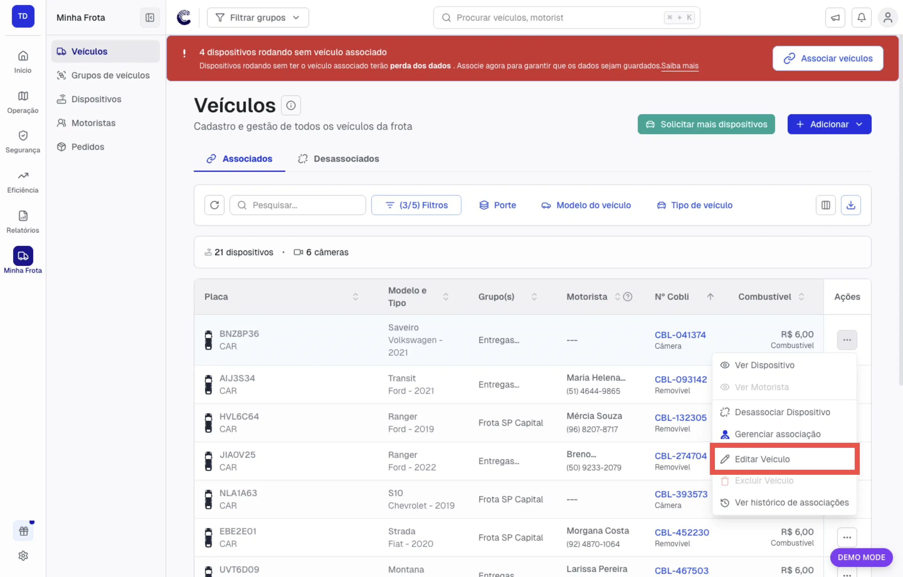 Lista de veículos com o menu de ações aberto para iniciar a edição
